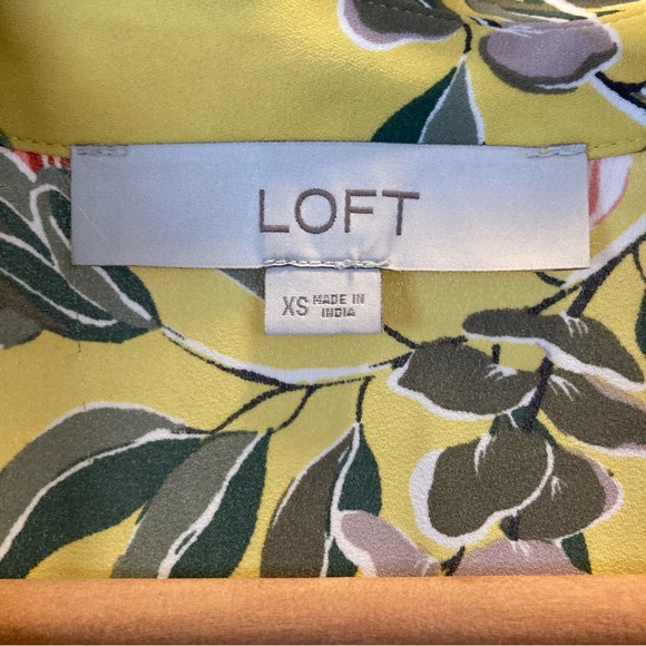 LOFT Women’s Floral Mixed Media Button Down Shell - Picture 4 of 5